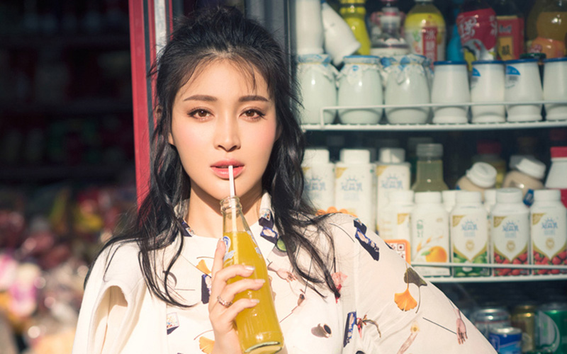 气质女星甘婷婷明眸清澈时尚写真[3]