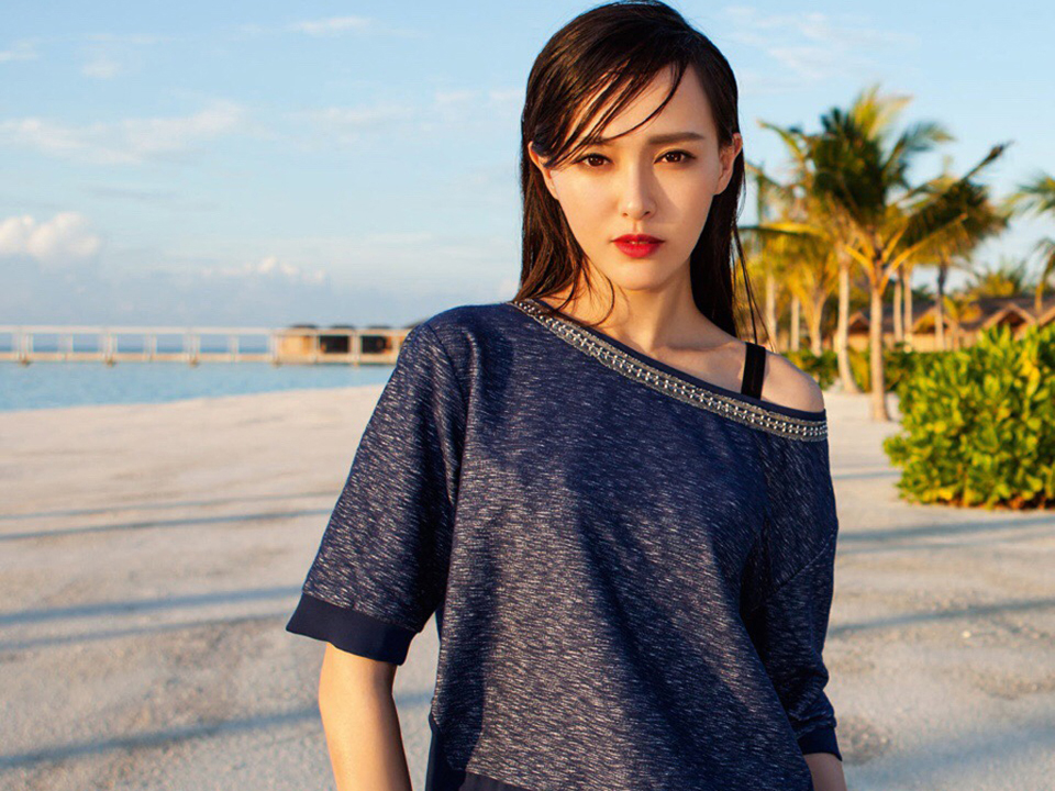 唐嫣甜美笑容夏日时尚写真