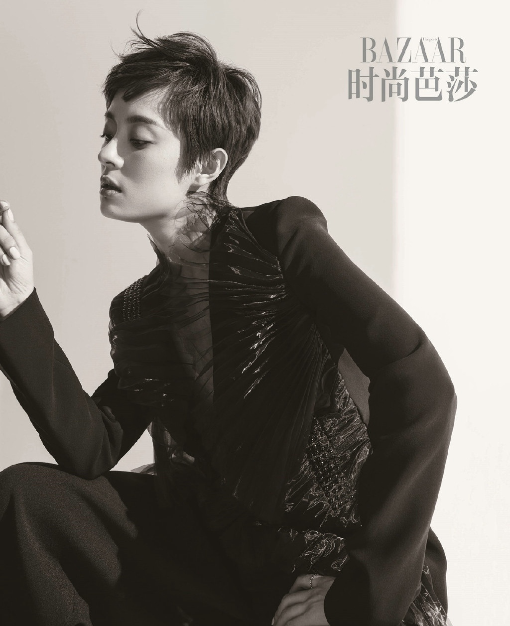 孙俪登上《时尚芭莎》六月刊下封面[7]