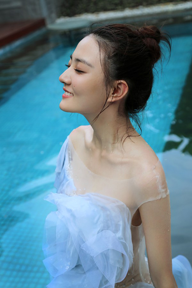 美女演员徐璐水中精灵唯美写真[2]