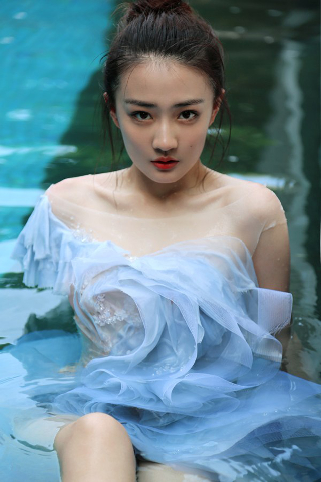 美女演员徐璐水中精灵唯美写真[5]