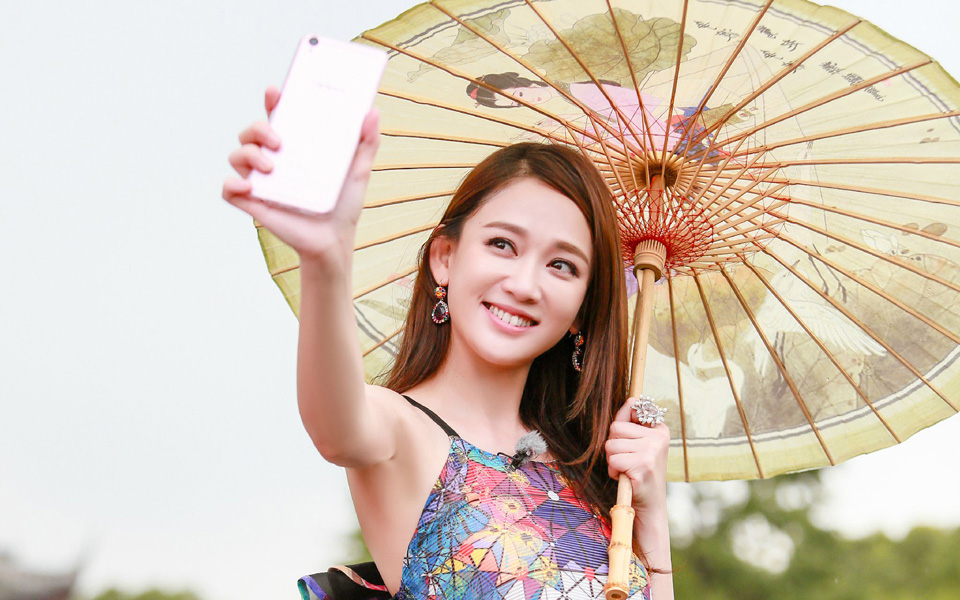 我们来了陈乔恩甜美笑容美如画[5]
