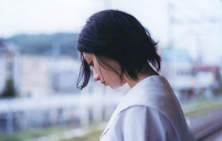 日本女星户田惠梨香水手服清纯魅惑写真[5]