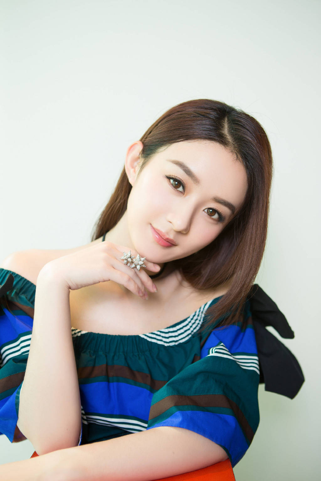 有颜任性女神赵丽颖最美的时尚穿搭写真[5]