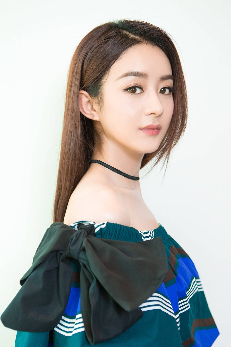高颜值美女赵丽颖时尚穿搭甜美写真[3]