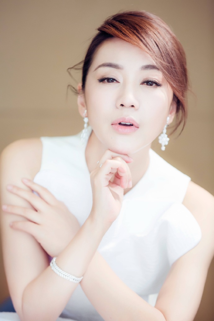 闫妮美美的写真越来越有味道了[3]