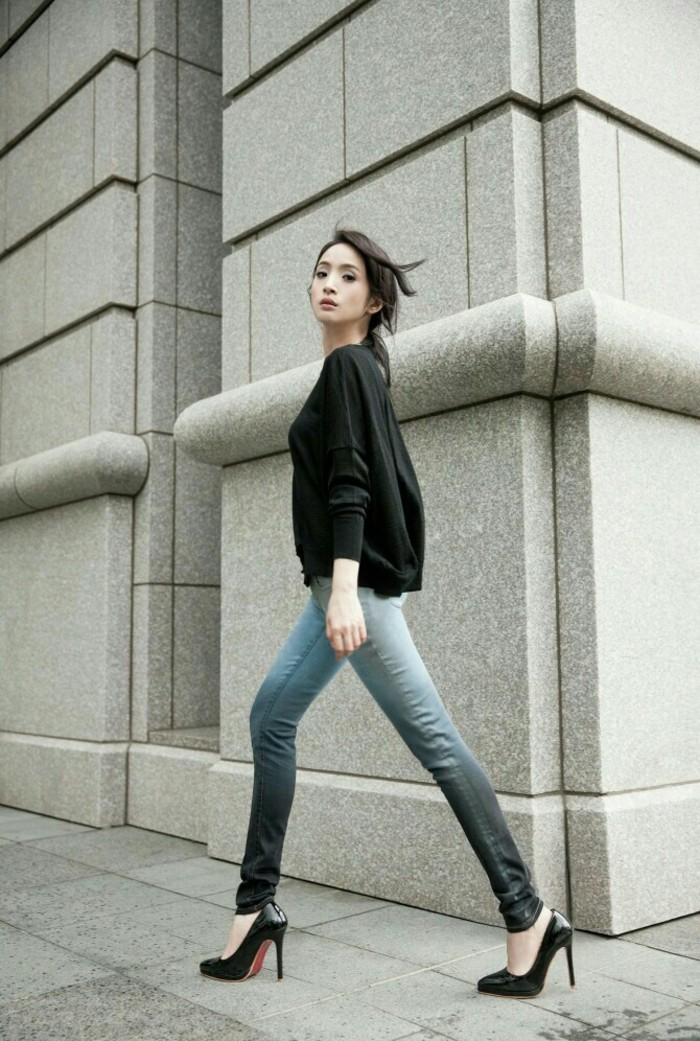台湾人气女星林依晨性感美腿写真[3]