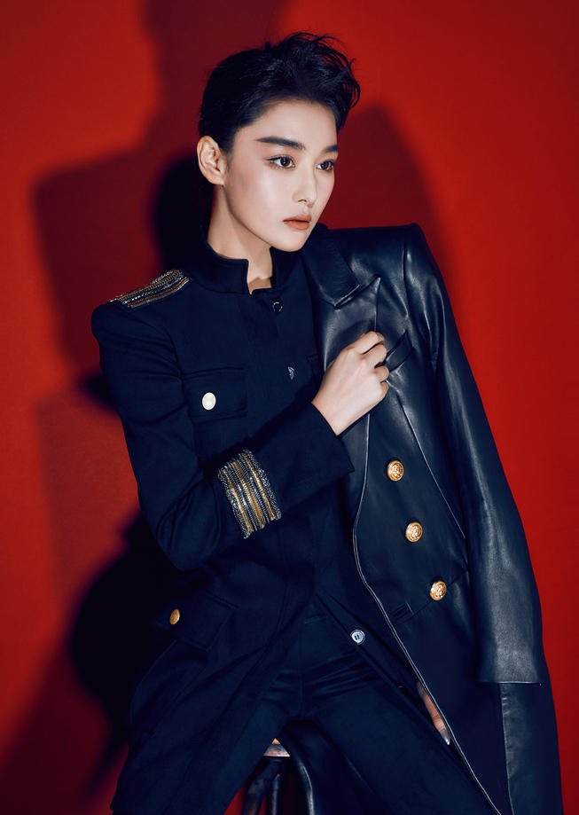 张馨予帅气短发配军装制服荷尔蒙爆棚[2]