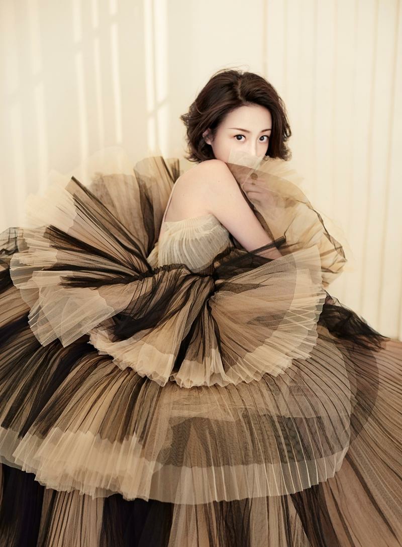 李溪芮化身春日仙子写真图片 演绎迷情复古风[4]