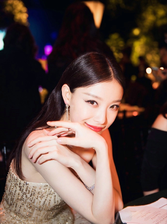 倪妮某活动惊艳出镜 每一张都美极了 最喜欢她高贵冷艳的气质[4]