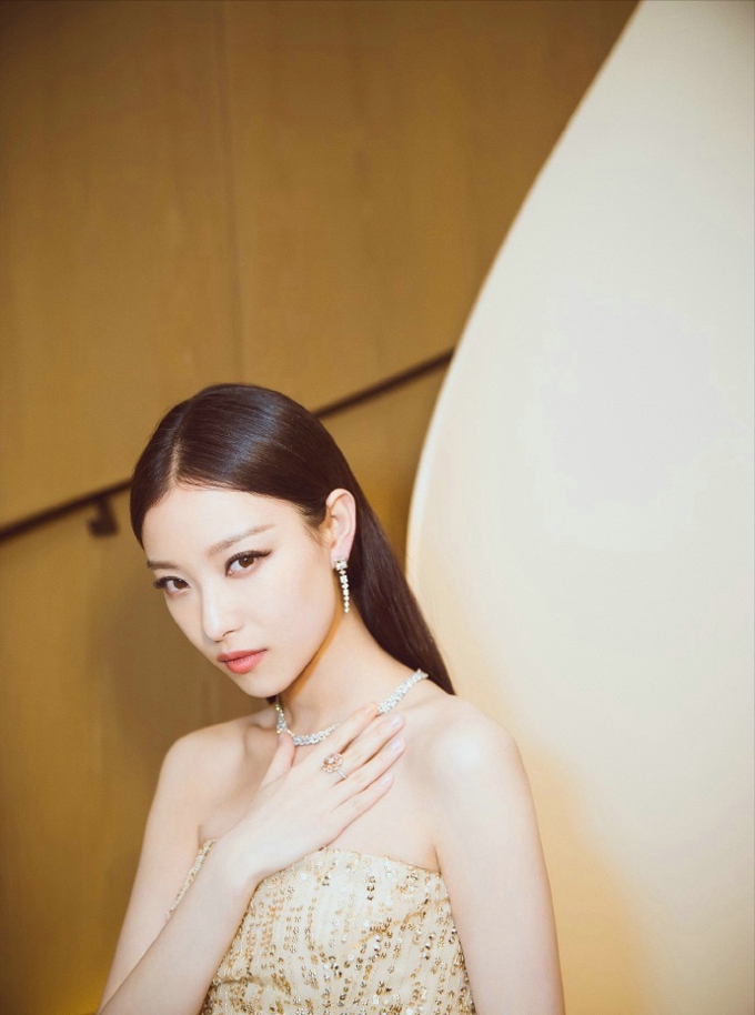 倪妮某活动惊艳出镜 每一张都美极了 最喜欢她高贵冷艳的气质[6]