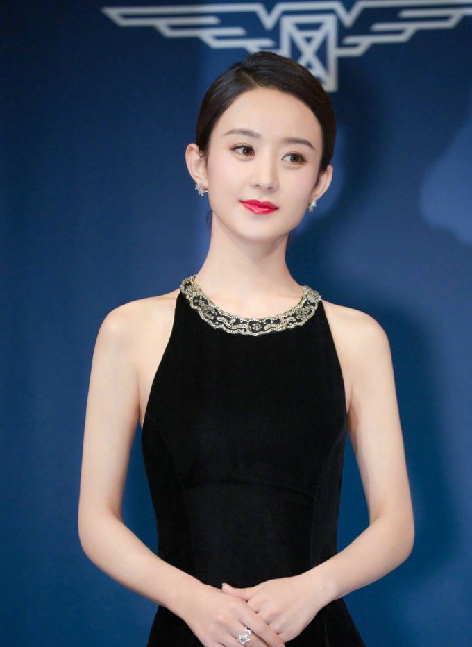 赵丽颖黑色露背礼服十分优雅大方又迷人[2]