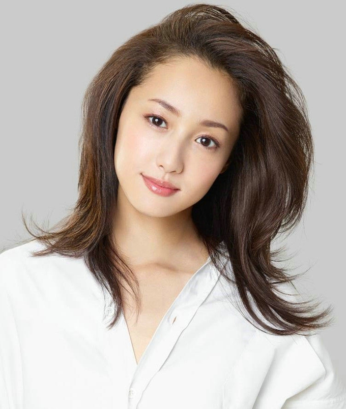 泽尻绘里香日本气质女神 性感迷人写真[3]