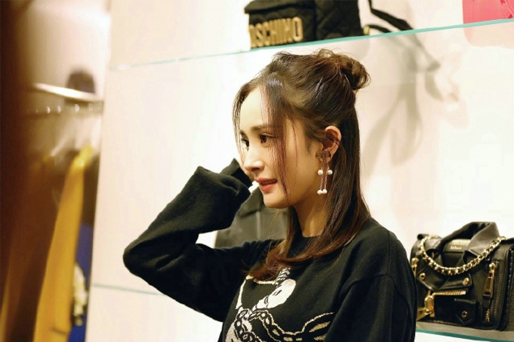 杨幂日常私服气质搭配真美[3]