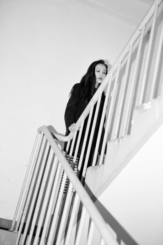 倪妮黑白性感写真[6]