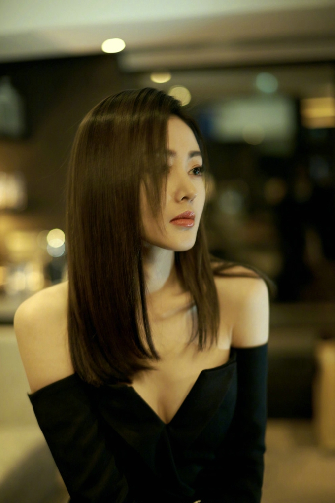 张天爱抹胸深V礼服性感写真[2]