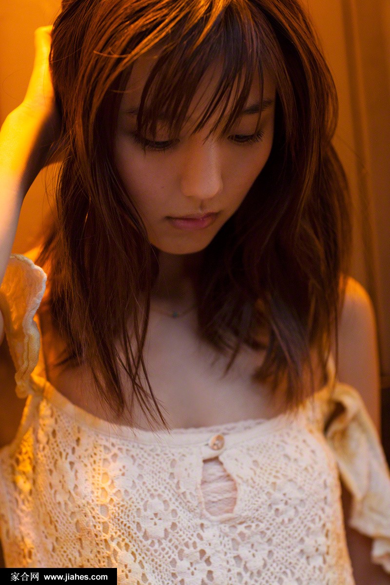 av偶像美女真野惠里菜生活照秀性感乳沟[6]