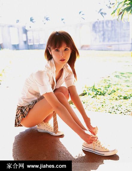日本美女佐佐木希俏皮娇羞街拍图片[11]