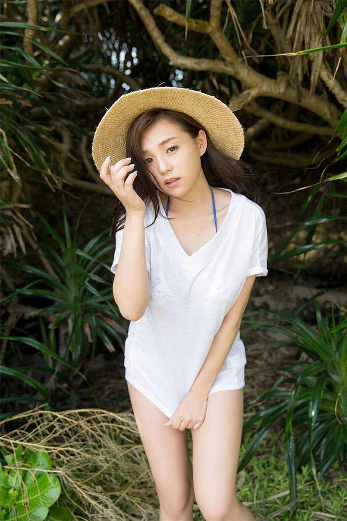 童颜女神筱崎爱性感掀衣露豪乳阳光诱惑写真[5]