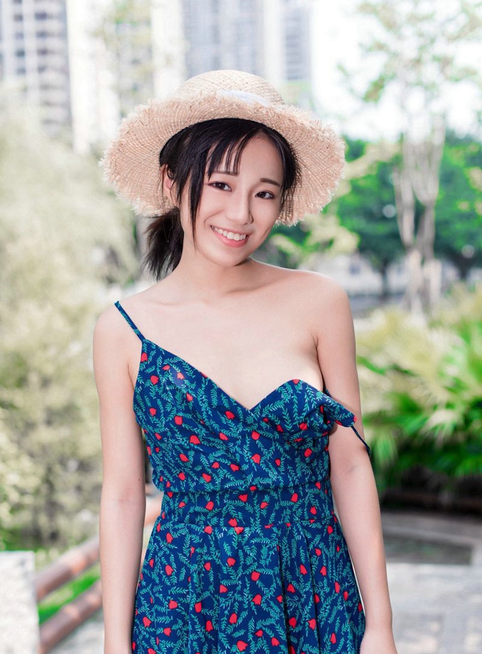 丰满少妇苍井优香街拍美乳诱惑写真[10]